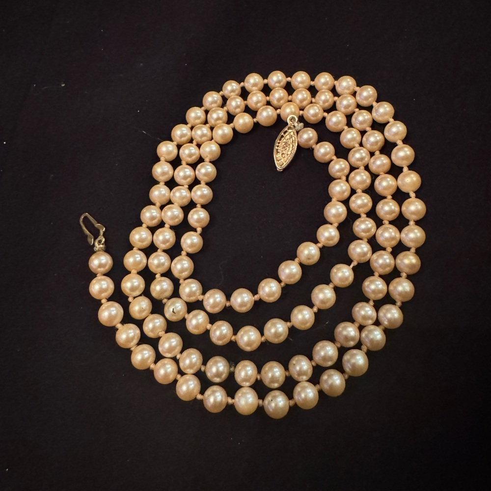 Vintage Pearl Necklace (faux)